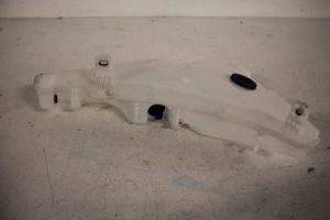 17805361 – 4G8955451D – Scheibensprühertank vorne