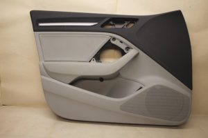 17797212 – 8V5867103CKXQ – Türverkleidung 4-türig links vorne