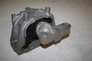 17818763 – 1K0199262CB – Engine mount