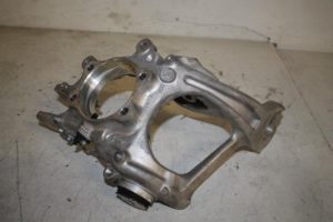 17825090 – 8R0505432F – Fusee rechts-achter