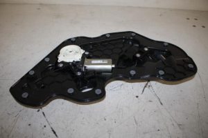 17812802 – 4H0839916 – Deurplaat 4Deurs rechts-achter