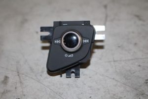 17821925 – 4M1919616B – Radiobedienfeld