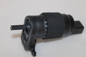 17791879 – 8K9955647 – Scheibensprüherpumpe vorne