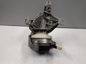 20410137 – 4M0399201G – Getriebe Halterung