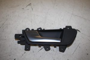 17813755 – 8K08370197PE – Türgriff 4-türig links vorne