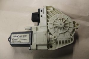 17787042 – 4F0959802D – Door window motor