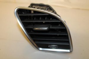 17794887 – 8T1820902GWVF – Luchtrooster Dashboard