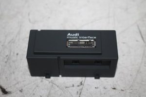 17808049 – 8V00357366PS – AUX / USB connection