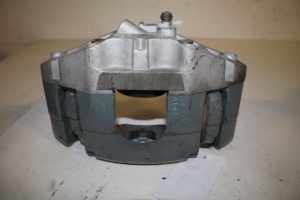 17817933 – 8J0615123D – Remklauw (Tang) links-voor