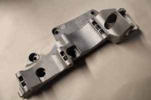 17787511 – 06A903143P – Dynamosteun boven