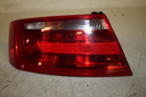 17814042 – 8T8945095E – Achterlicht links