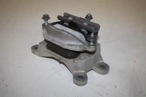 17823415 – 8K0399151CN – Getriebe Halterung