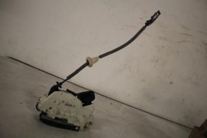 17827828 – 5K1837015E – Door lock mechanism 4-door, front left