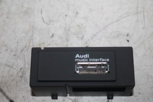 17807859 – 8V00357366PS – AUX / USB-Anschluss