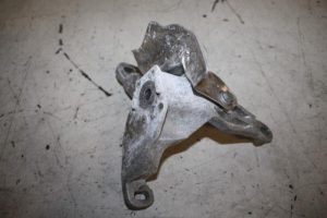 17815121 – 4M0399114B – Getriebe Halterung