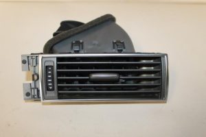 17790526 – 4F1820902B1HA – Luchtrooster Dashboard