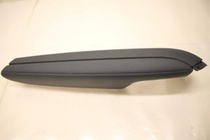 17801293 – 8T2867174A25D – Armlehne