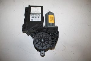 17826160 – 8H2959801D – Door window motor