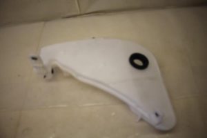 17801737 – 4G8955451E – Scheibensprühertank vorne