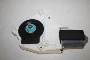 17803307 – 8T0959802B – Raammotor Portier