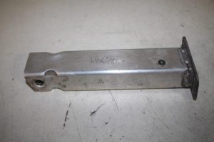 17818960 – 4M0802038A – Chassisbalk voor