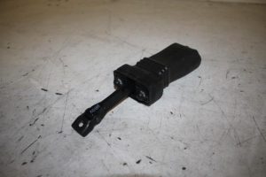 17813594 – 8R0837249F – Deurvanger 4Deurs links-voor