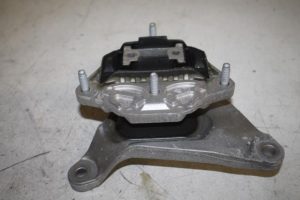 17812613 – 8W0399118D – Getriebe Halterung