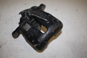 17818105 – 4G0615403C – Remklauw (Tang) links-achter