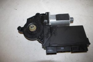 17821518 – 4E2959802F – Door window motor