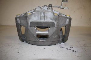 17817935 – 4F0615124 – Remklauw (Tang) rechts-voor