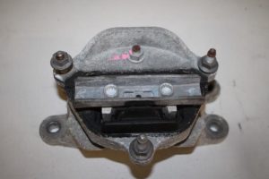 17825606 – 8K0399151CN – Getriebe Halterung