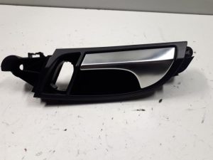 18882404 – 4L0837019H77 – Portiergreep 4Deurs links-voor