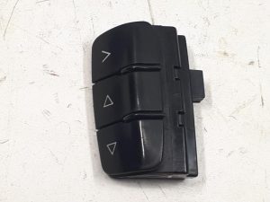 18315331 – 4B0951527KB98 – Steering wheel mounted radio control