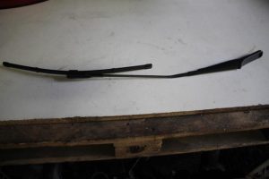 17810983 – 8W19554081P9 – Front wiper arm