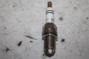 17814437 – BKR5EKUP – Bougie