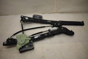 17801771 – 4G8839461C – Rear door window mechanism 4-door, left
