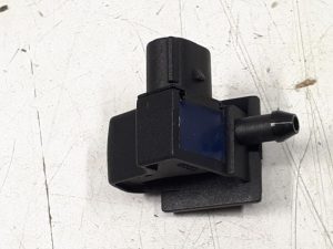 22048470 – 8D0955987A – Ruitensproeier voor