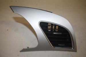 17806457 – 8T2820902CXUN – Luchtrooster Dashboard