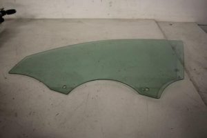 17819932 – 8V5845201 – Door window 4-door, front left