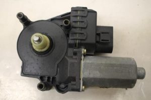 17796348 – 4B0959802E – Door window motor