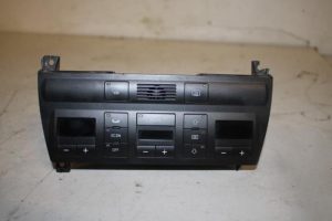 17824247 – 4B0820043AEB98 – Climatronic Panel