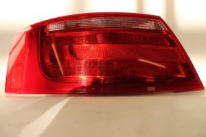 17788364 – 8T8945095 – Achterlicht links