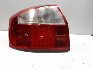 18885718 – 8E0945095C – Achterlicht links