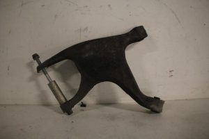 17812716 – 8R0505311F – Draagarm onder links-achter