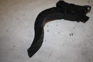 17824880 – 8W1723523A – Accelerator pedal