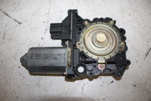 17813155 – 8N7959802A – Door window motor