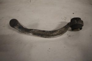 17827172 – 8E0407693AL – Draagarm links-voor