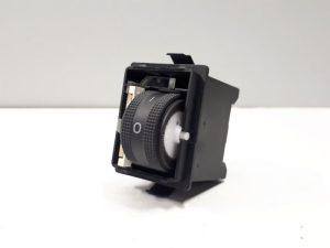 22377084 – 4F0941301A5PR – AIH headlight switch