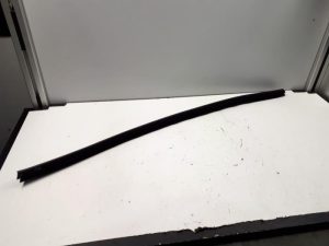 18673305 – 80A837479 – Portierrubber 4Deurs links-voor