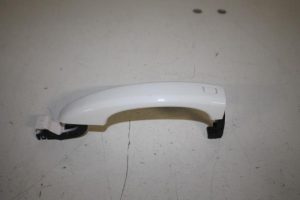 17810010 – 8T0837205A – Türgriff 4-türig links vorne